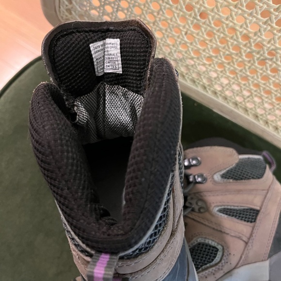 Excellent condition Vasque Breeze 2.0 Mid GTX Hiking Boots - Picture 1 of 4